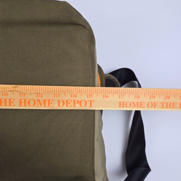 Crumpler The Considerable Embarrassment Laptop Messenger Bag 15" Olive Khaki - Picture 10 of 13